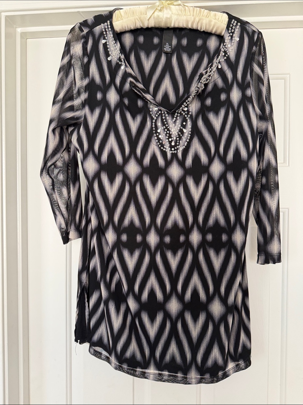 INC New Black & White Sheer V-Neck Tunic Rhinestone Detail, size XL, Chest-40”